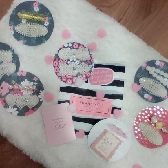 2-Piece Pearl Barrette Hair Clip Set | Mix & Match Mystery Selection | Accessory - Picture 11 of 16